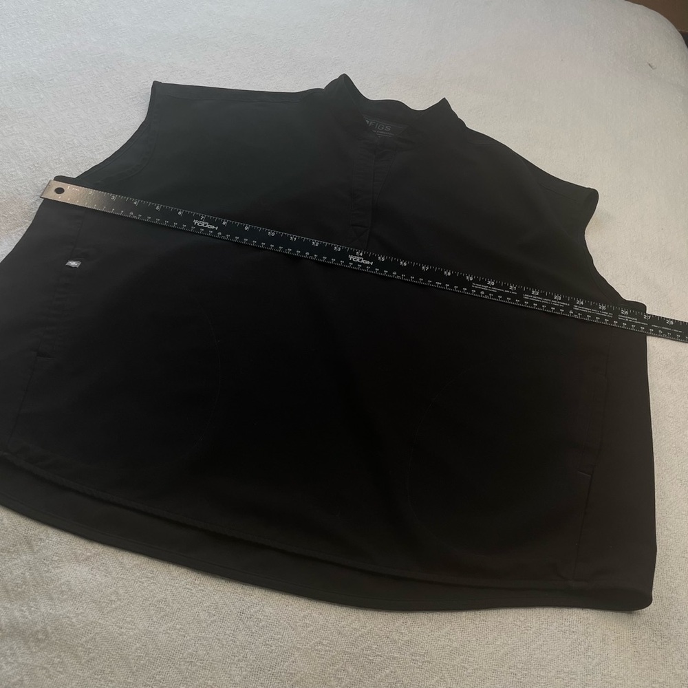 Figs Black Rafaela Scrub Top ~Size XL
Healthcare or Medical Staff - Picture 4 of 7